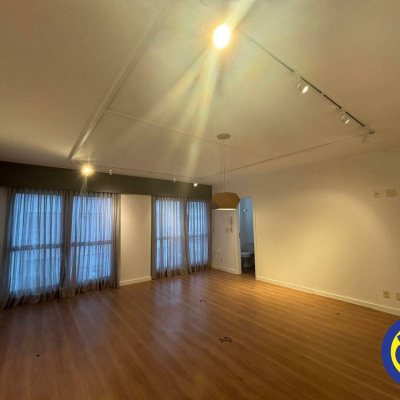 Salas/Conjuntos com 30m², 1 garagem, no bairro Itacorubi em Florianópolis