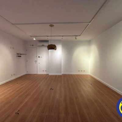 Salas/Conjuntos com 30m², 1 garagem, no bairro Itacorubi em Florianópolis