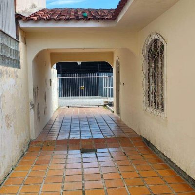 Casa com 263m², 4 quartos, 6 garagens, no bairro Ipiranga em São José