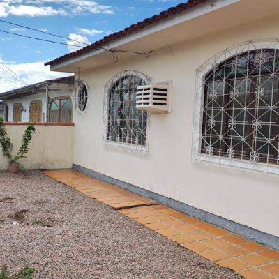 Casa com 263m², 4 quartos, 6 garagens, no bairro Ipiranga em São José