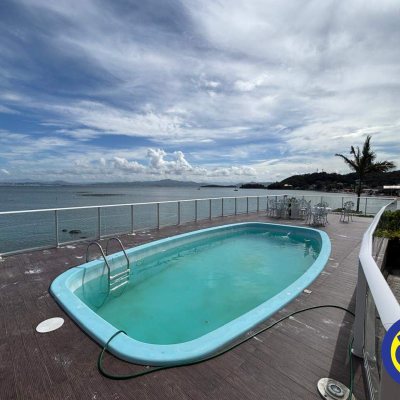 Casa com 300m², 3 quartos, 1 suíte, 4 garagens, no bairro Sambaqui em Florianópolis