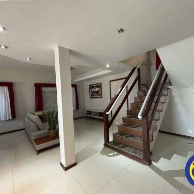 Casa com 300m², 3 quartos, 1 suíte, 4 garagens, no bairro Sambaqui em Florianópolis