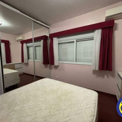 Casa com 300m², 3 quartos, 1 suíte, 4 garagens, no bairro Sambaqui em Florianópolis