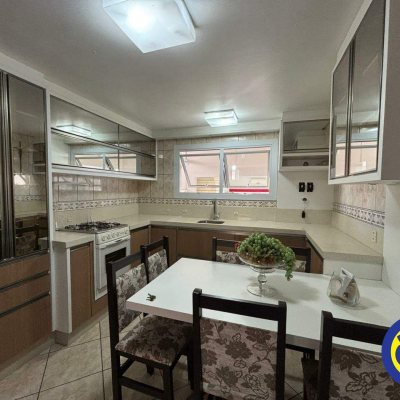 Casa com 300m², 3 quartos, 1 suíte, 4 garagens, no bairro Sambaqui em Florianópolis