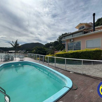 Casa com 300m², 3 quartos, 1 suíte, 4 garagens, no bairro Sambaqui em Florianópolis