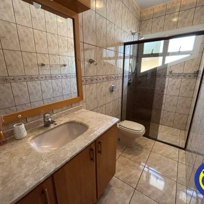 Casa com 300m², 3 quartos, 1 suíte, 4 garagens, no bairro Sambaqui em Florianópolis