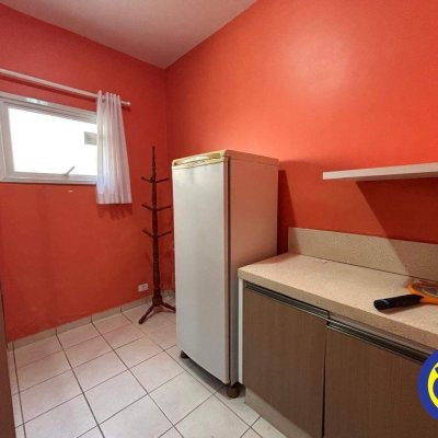 Casa com 300m², 3 quartos, 1 suíte, 4 garagens, no bairro Sambaqui em Florianópolis