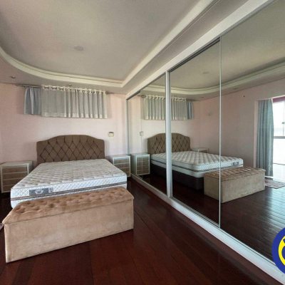 Casa com 300m², 3 quartos, 1 suíte, 4 garagens, no bairro Sambaqui em Florianópolis