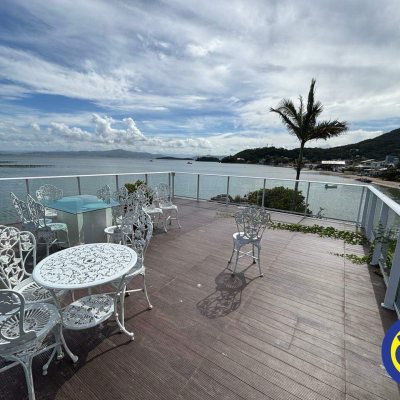 Casa com 300m², 3 quartos, 1 suíte, 4 garagens, no bairro Sambaqui em Florianópolis