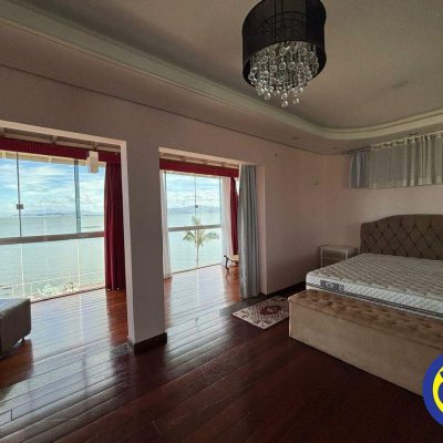 Casa com 300m², 3 quartos, 1 suíte, 4 garagens, no bairro Sambaqui em Florianópolis
