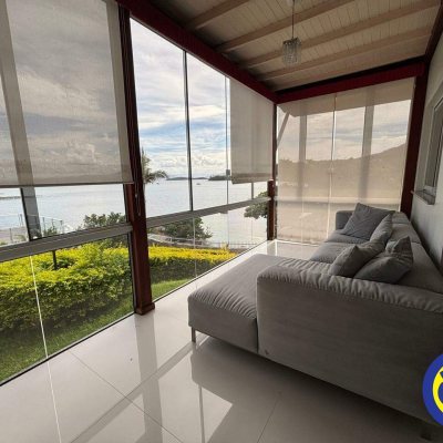 Casa com 300m², 3 quartos, 1 suíte, 4 garagens, no bairro Sambaqui em Florianópolis