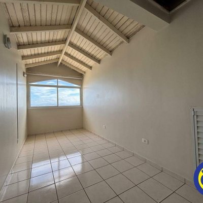 Casa com 300m², 3 quartos, 1 suíte, 4 garagens, no bairro Sambaqui em Florianópolis