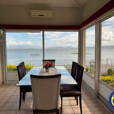 Casa com 300m², 3 quartos, 1 suíte, 4 garagens, no bairro Sambaqui em Florianópolis