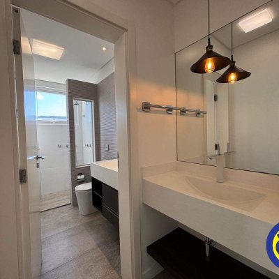 Casa com 298m², 3 quartos (sendo 1 suíte), 2 garagens, no bairro Lagoa da Conceição em Florianópolis