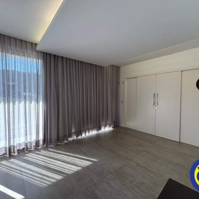 Casa com 298m², 3 quartos, 1 suíte, 2 garagens, no bairro Lagoa da Conceição em Florianópolis