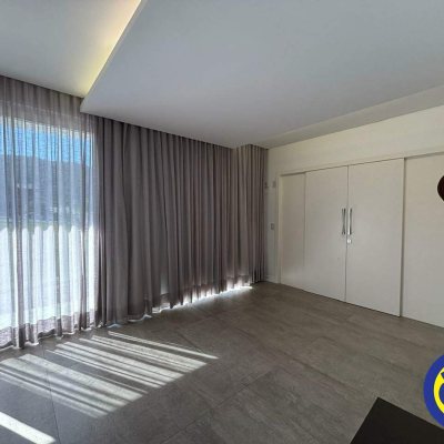 Casa com 298m², 3 quartos (sendo 1 suíte), 2 garagens, no bairro Lagoa da Conceição em Florianópolis