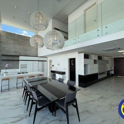 Casa com 298m², 3 quartos, 1 suíte, 2 garagens, no bairro Lagoa da Conceição em Florianópolis