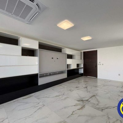 Casa com 298m², 3 quartos (sendo 1 suíte), 2 garagens, no bairro Lagoa da Conceição em Florianópolis