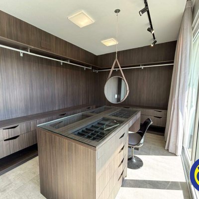 Casa com 298m², 3 quartos, 1 suíte, 2 garagens, no bairro Lagoa da Conceição em Florianópolis