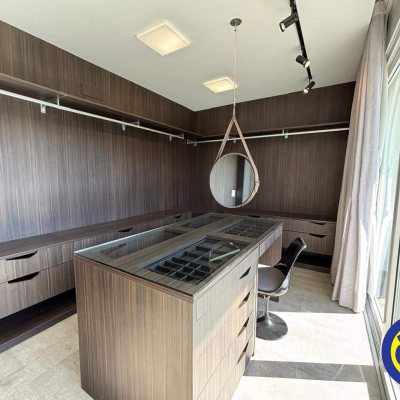 Casa com 298m², 3 quartos (sendo 1 suíte), 2 garagens, no bairro Lagoa da Conceição em Florianópolis