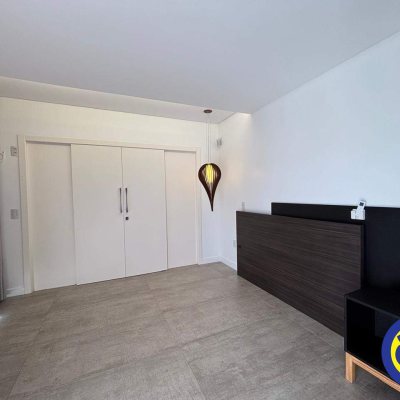 Casa com 298m², 3 quartos, 1 suíte, 2 garagens, no bairro Lagoa da Conceição em Florianópolis
