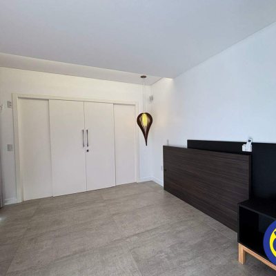 Casa com 298m², 3 quartos (sendo 1 suíte), 2 garagens, no bairro Lagoa da Conceição em Florianópolis