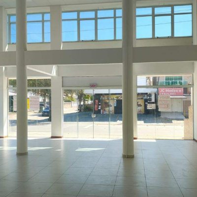 Loja com 122m², no bairro Madri em Palhoça