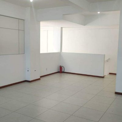 Loja com 122m², no bairro Madri em Palhoça