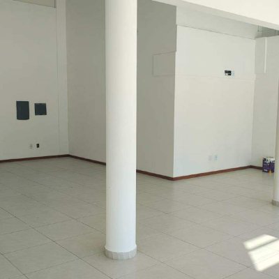 Loja com 122m², no bairro Madri em Palhoça