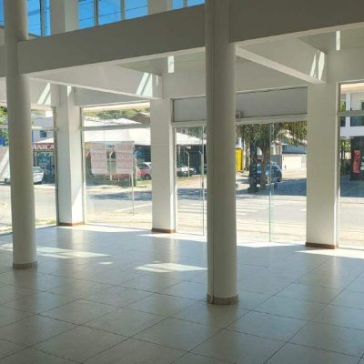 Loja com 122m², no bairro Madri em Palhoça