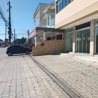 Loja com 122m², no bairro Madri em Palhoça