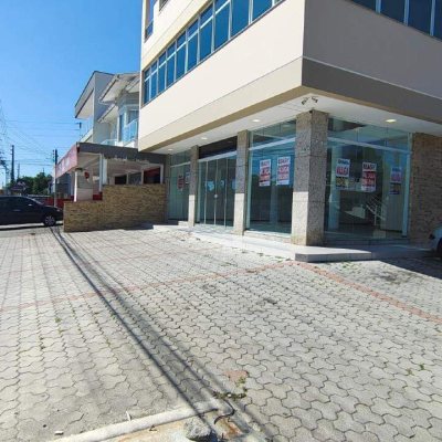 Loja com 122m², no bairro Madri em Palhoça