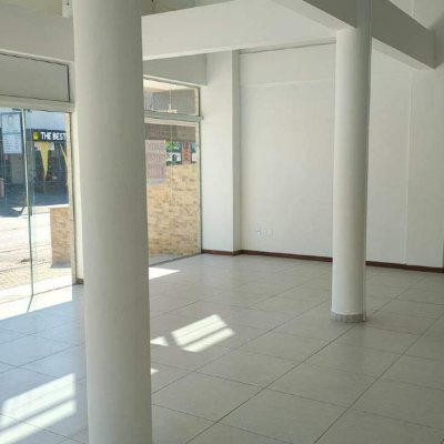 Loja com 122m², no bairro Madri em Palhoça