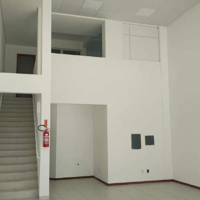 Loja com 122m², no bairro Madri em Palhoça