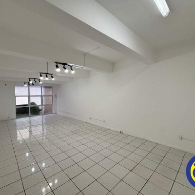 Sala com 39m², no bairro Centro em Florianópolis