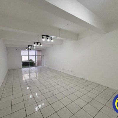 Sala com 39m², no bairro Centro em Florianópolis