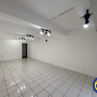 Sala com 39m², no bairro Centro em Florianópolis