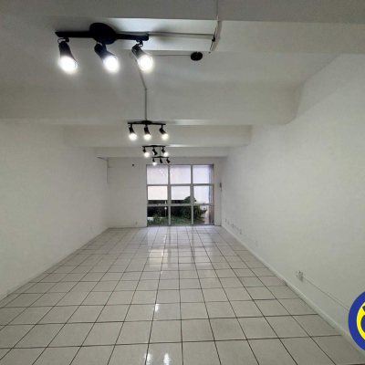 Sala com 39m², no bairro Centro em Florianópolis