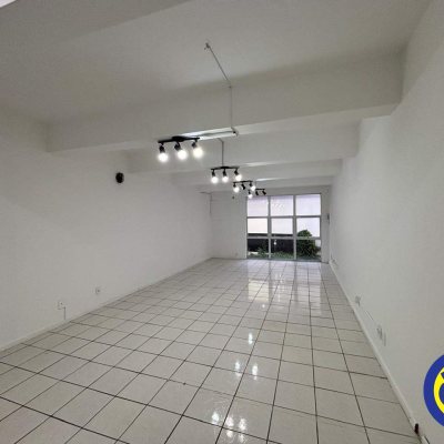 Sala com 39m², no bairro Centro em Florianópolis