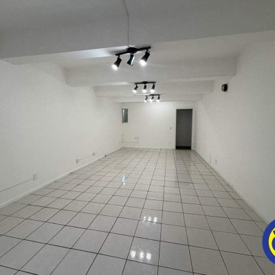 Sala com 39m², no bairro Centro em Florianópolis