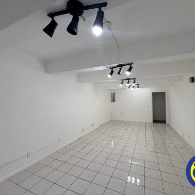 Sala com 39m², no bairro Centro em Florianópolis