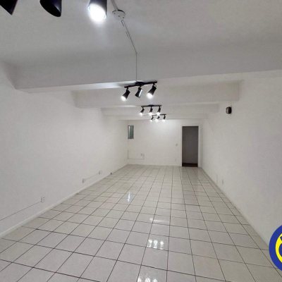 Sala com 39m², no bairro Centro em Florianópolis