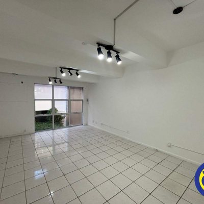 Sala com 39m², no bairro Centro em Florianópolis