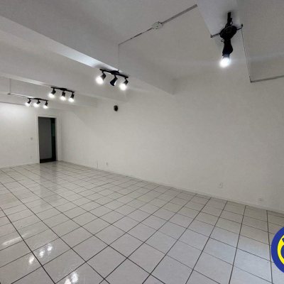 Sala com 39m², no bairro Centro em Florianópolis