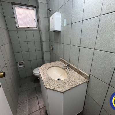 Sala com 39m², no bairro Centro em Florianópolis