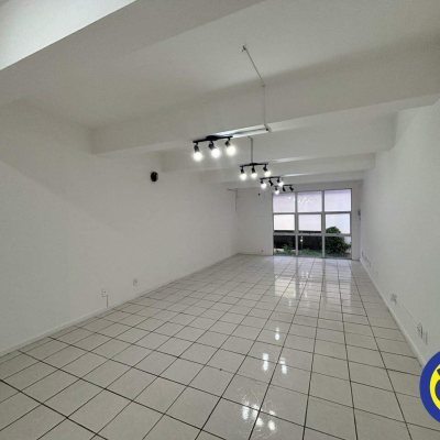 Sala com 39m², no bairro Centro em Florianópolis