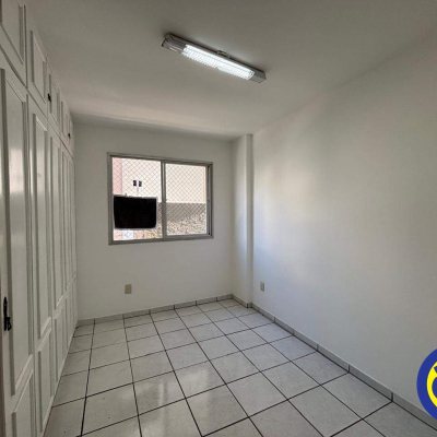 Apartamento com 64m², 2 quartos, 1 garagem, no bairro Centro em Florianópolis