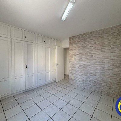 Apartamento com 64m², 2 quartos, 1 garagem, no bairro Centro em Florianópolis