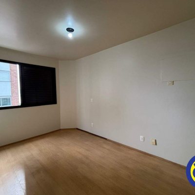 Apartamento com 120m², 3 quartos, 1 suíte, 1 garagem, no bairro Agronômica em Florianópolis