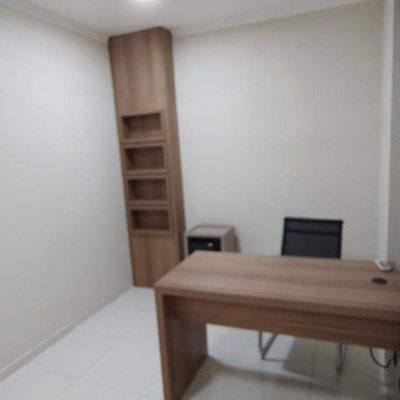 Sala com 200m², 5 garagens, no bairro Areias em São José